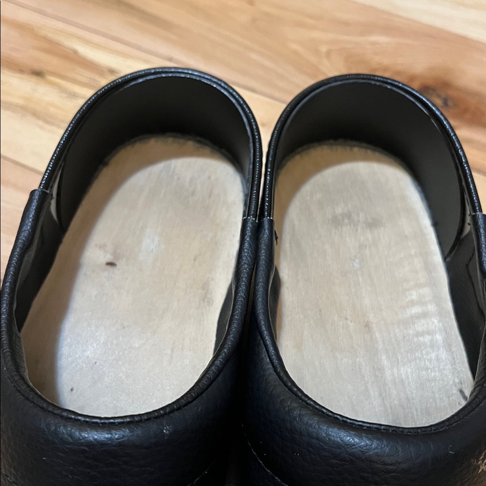 Strovels 304 Black Leather Clogs - Picture 13 of 16